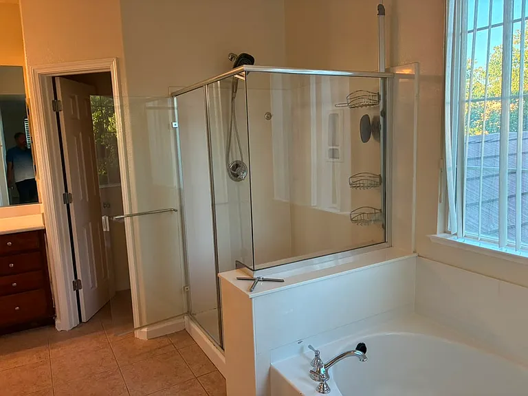 484 S Central Pkwy — Photo 17