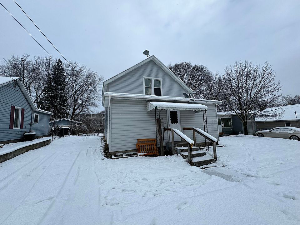 1st image of 928 W Grand Ave