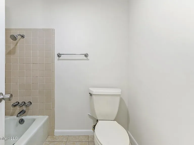 6104 Gruich Cir — Photo 15
