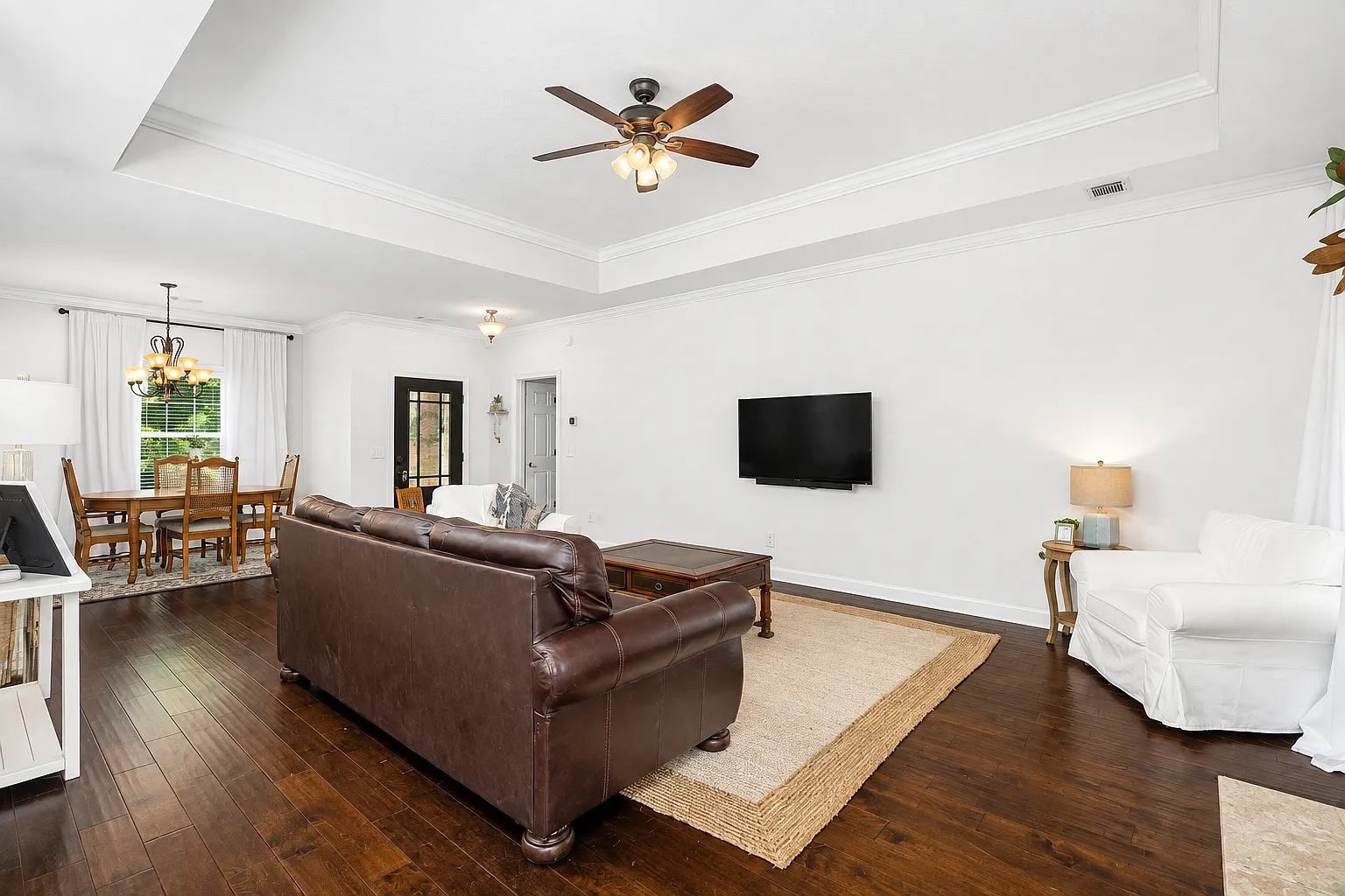 4 bed, 2003 sqft, $2,900 — Photo 4