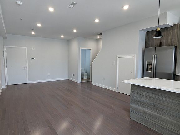 4th image of 2341 N Hancock St #4