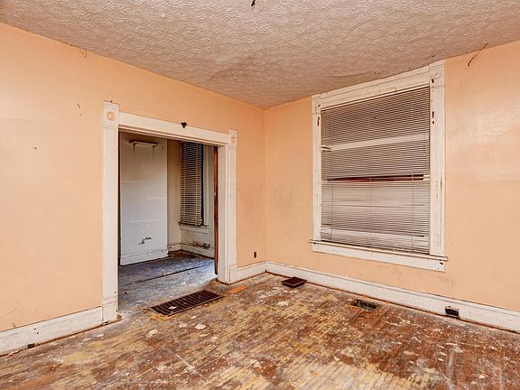 4th image of 330 Loeffler Ave #332