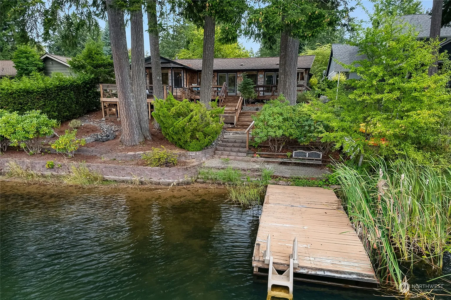100 E Lakeshore Drive photo 1