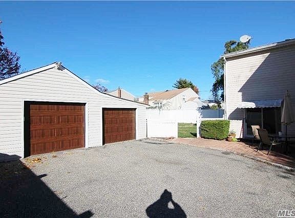 3rd image of 2215 Hallock St