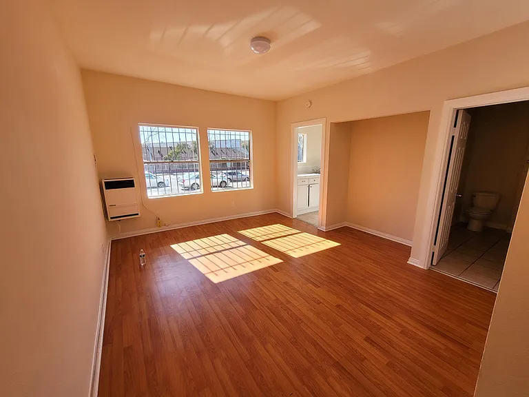 3846 S Grand Ave #6 — Photo 1