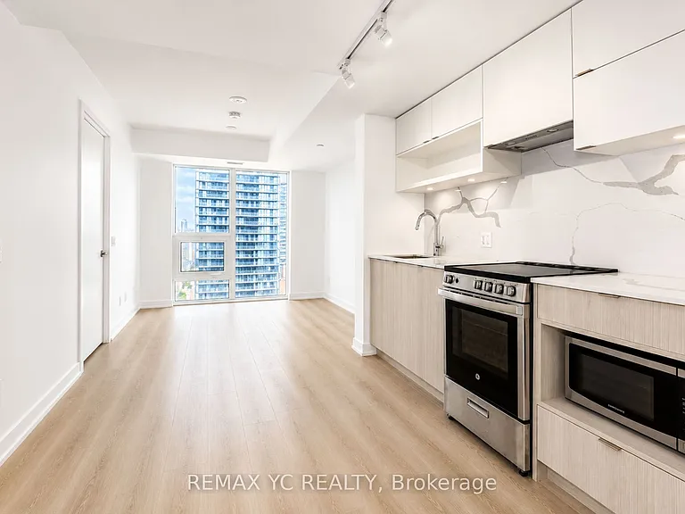 100 Queen St E #2515 — Photo 4