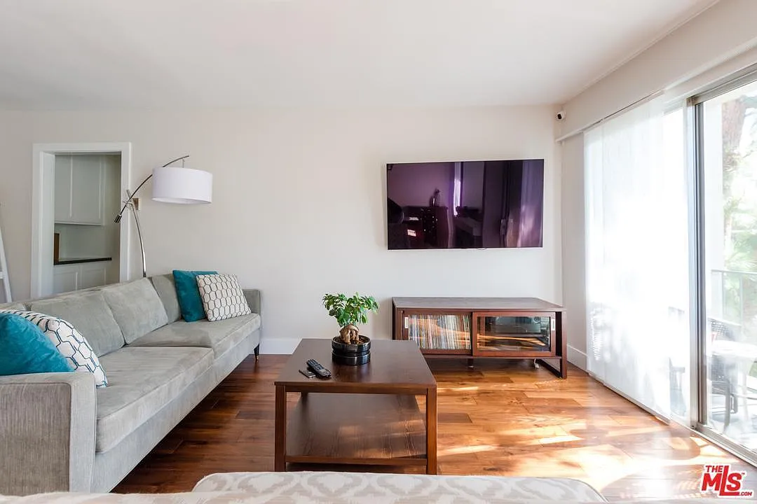 2 bed, 1100 sqft, $3,395 — Photo 3
