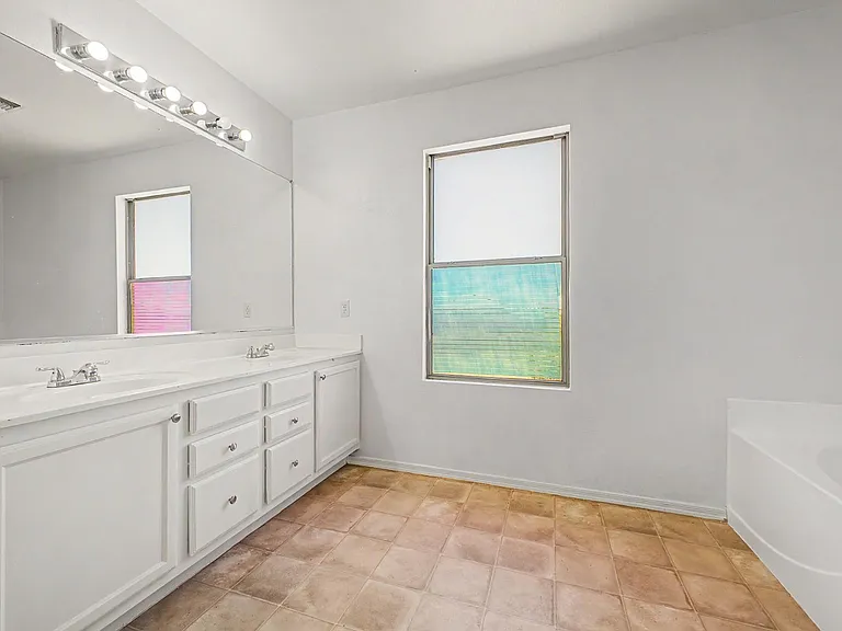 559 W Viola St — Photo 26