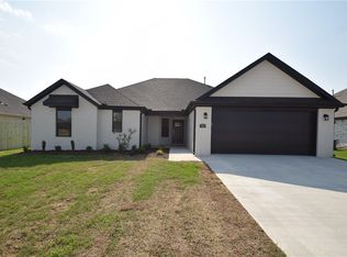 915 Arden St, Tontitown, AR 72762