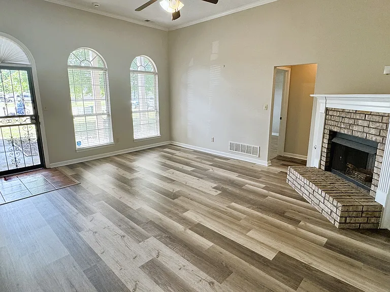 6098 Ravenwood Lake Dr E — Photo 3
