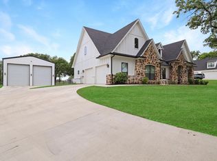 112 Deer Glade Ln, Azle, TX 76020