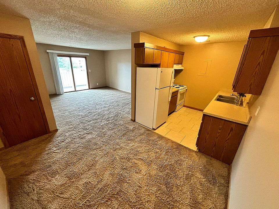 1st image of 5120 Emerald Dr #11