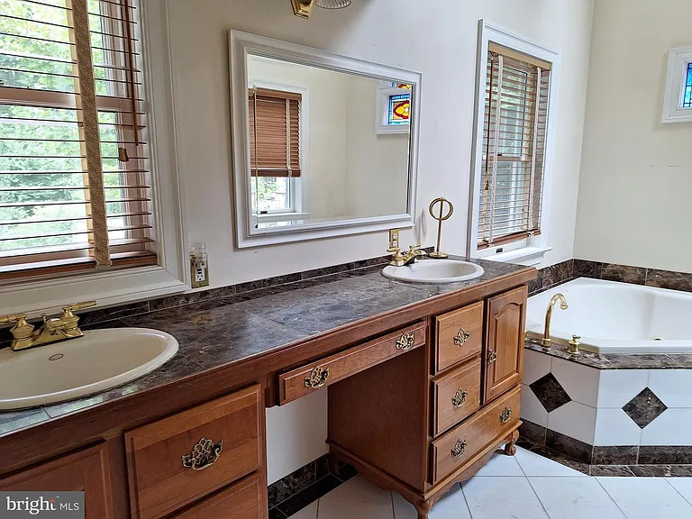9078 Knoll Run Ln — Photo 21