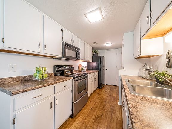 5th image of 1572 Englewood Pl