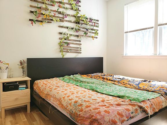 Bedroom with closet - attached bathroom