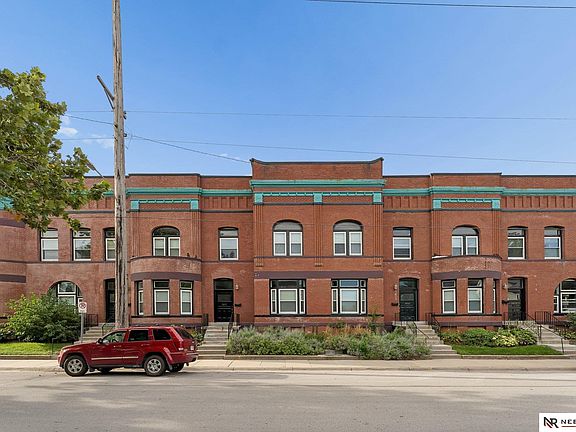 2nd image of 3005 Pacific St