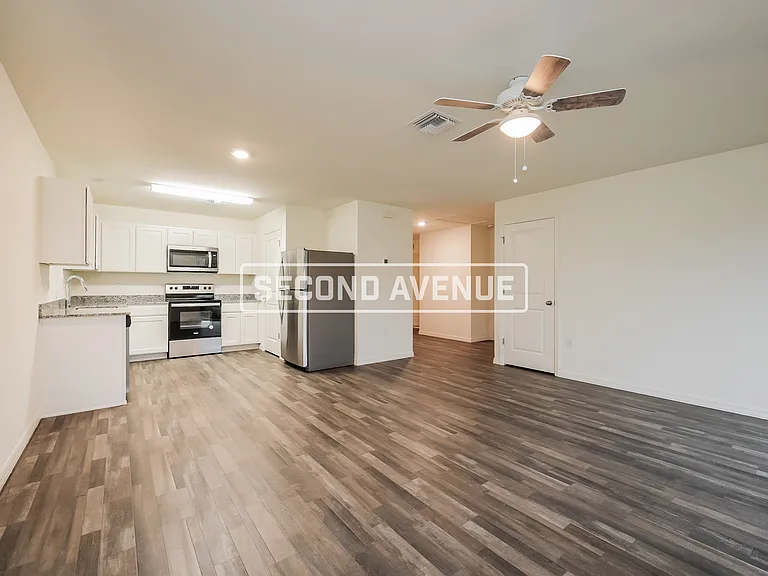 954 Pilgrim St E — Photo 2