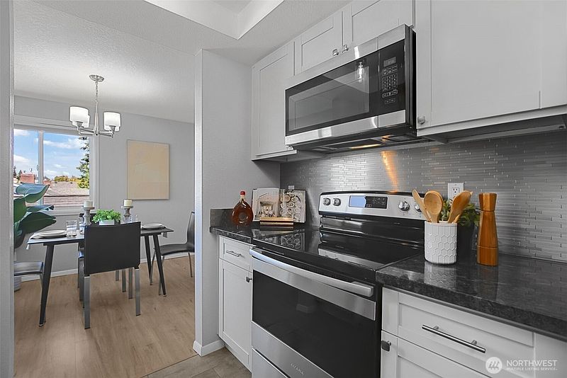 3rd image of 6055 35th Avenue SW #206