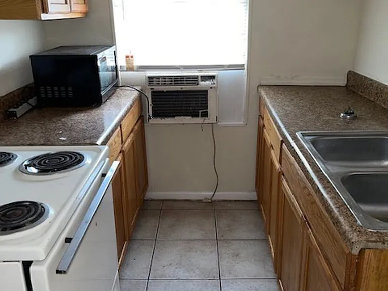 1703 McCarthy Ave — Photo 2