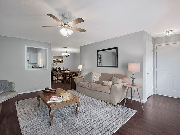 3rd image of 107 Berkeley Woods Dr
