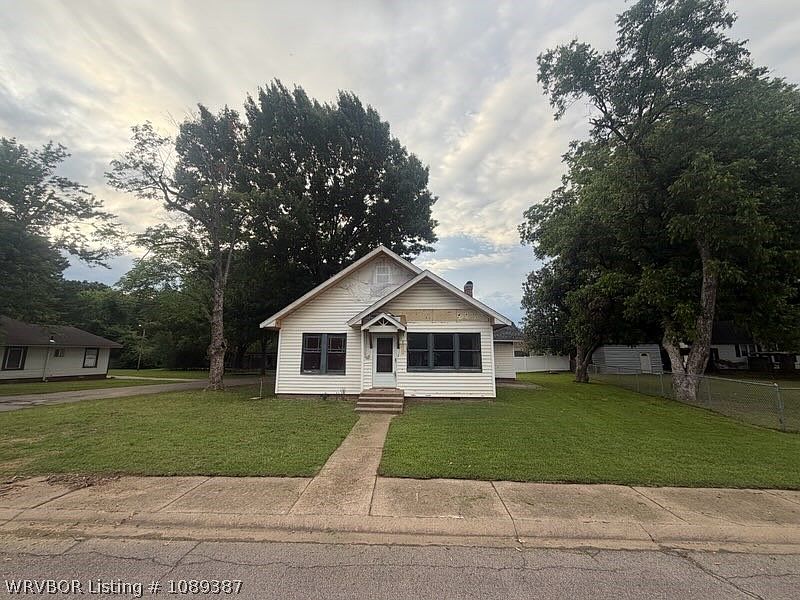 1st image of 118 Ash St