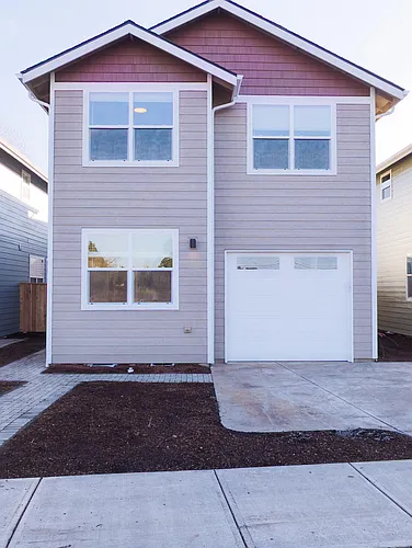 2494 SW Coho St Photo 1