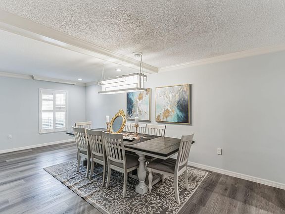 3rd image of 2036 S Countryside Cir