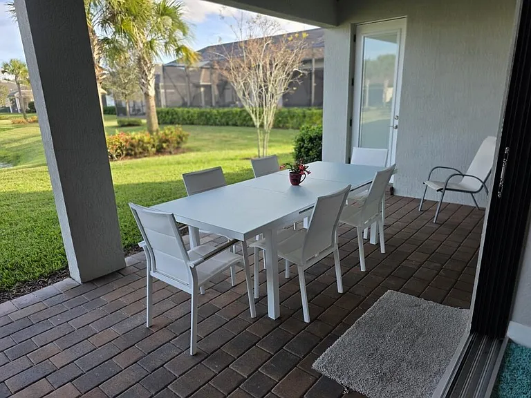 527 SE Vallarta Dr — Photo 27
