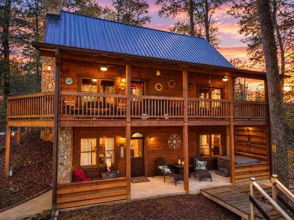 196 Mossy Rock Ln, Ellijay, GA 30540