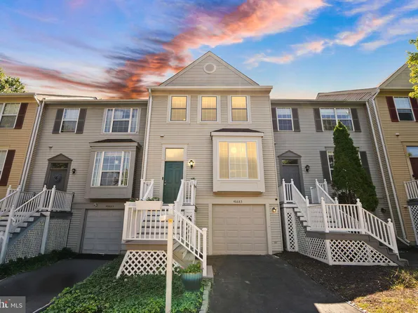 46683 Bartlet Sq, Sterling, VA 20164