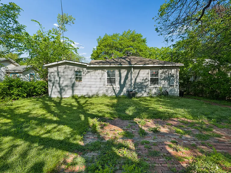 2821 S Hills Ave — Photo 26