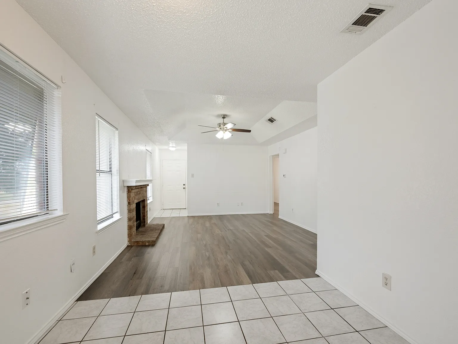 5431 Wild West Dr — Photo 3