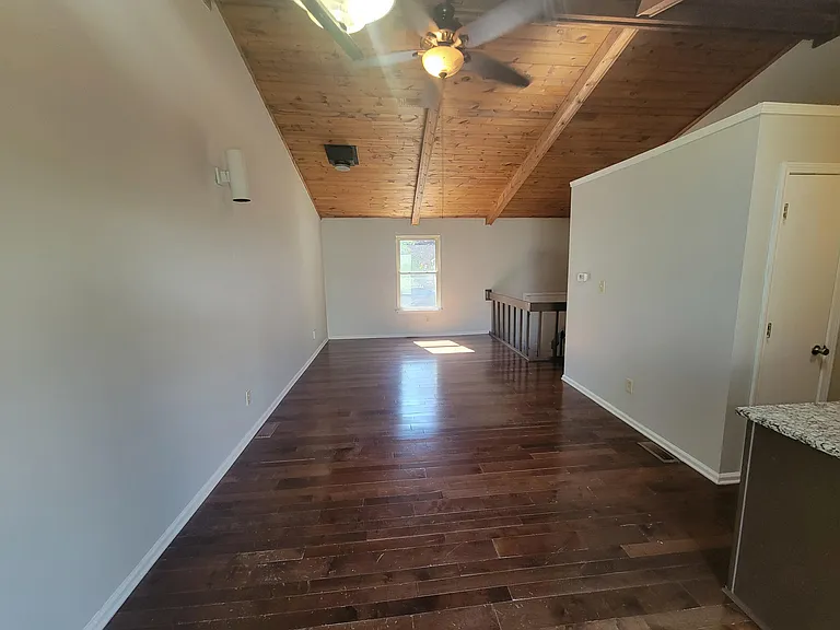 577 El Paseo Pl — Photo 2