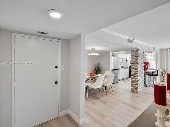 5th image of 18081 Biscayne Blvd APT 501