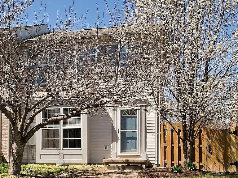 215 Stratford Dr — Photo 1