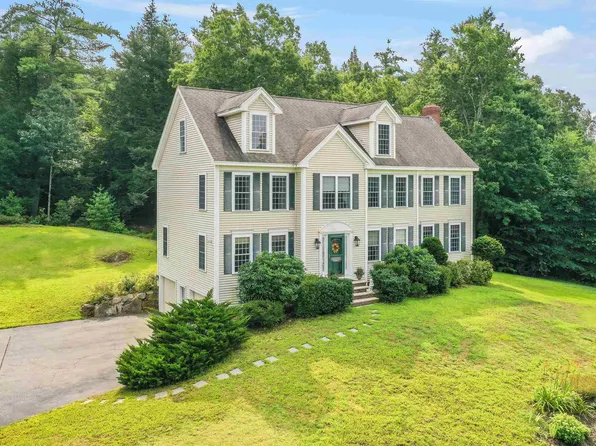 15 Thurston Drive, Lee, NH 03861