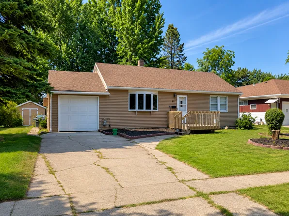 847 3rd St N, Wahpeton, ND 58075