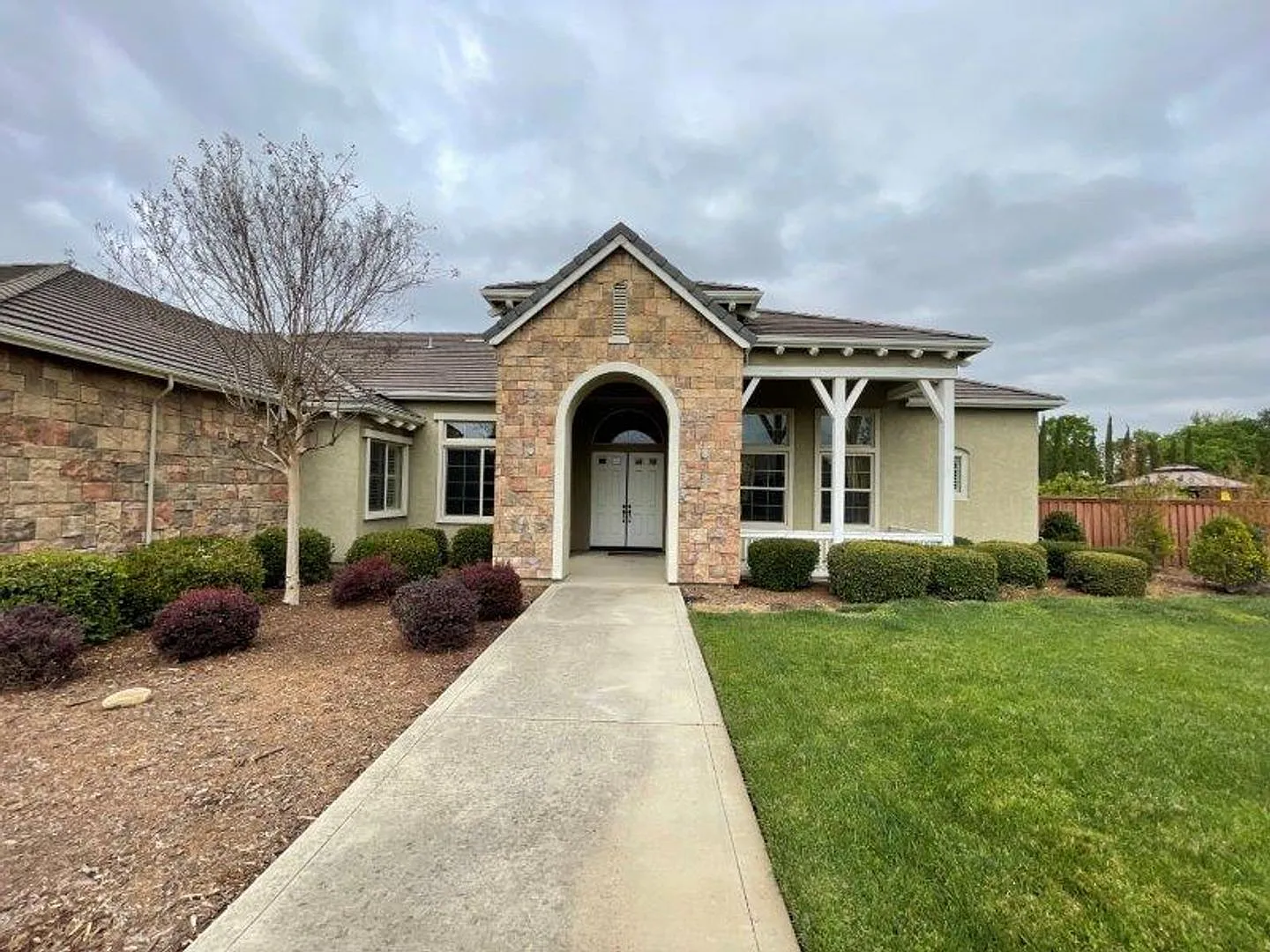 Absolutely Gorgeous Home in Desired Elk Grove Gated Community — Photo 2