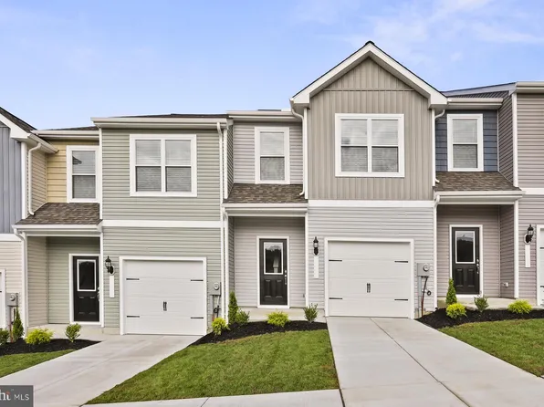 137 Hampstead Blvd, Falling Waters, WV 25419