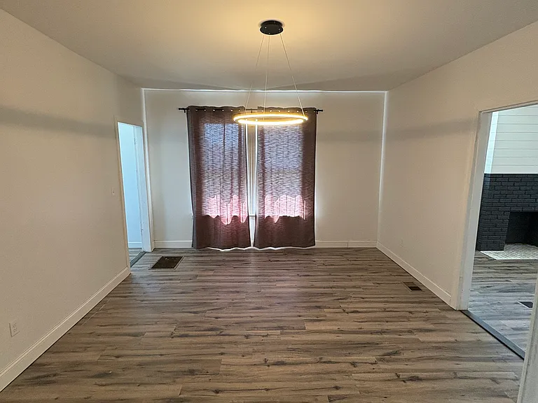 2571 Jackson Ave — Photo 1