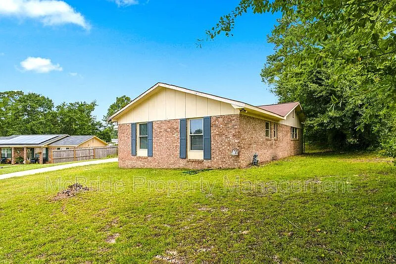 3 bed, 2.0 bath, 1297 sqft, $1,650 — Photo 3