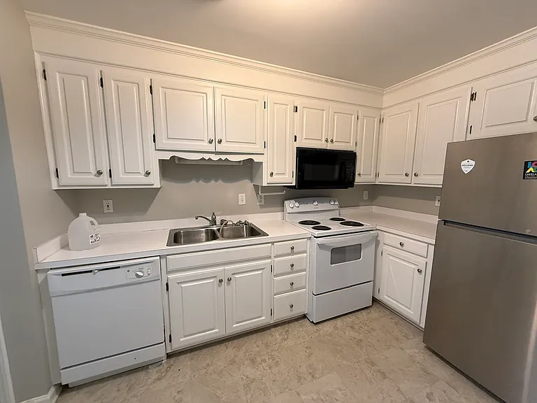 1630B Oxford Rd #B — Photo 11