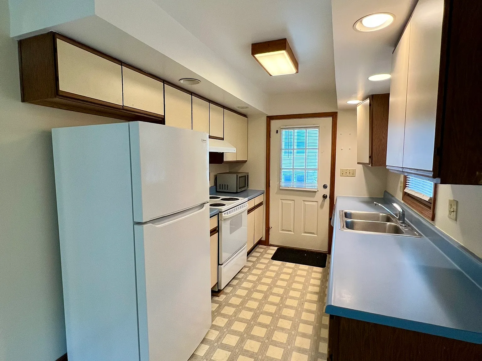 2 bed, 950 sqft, $1,900 — Photo 4