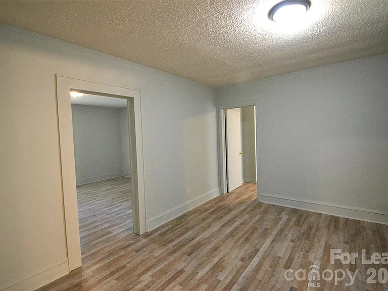 1208 Grace Ave — Photo 10