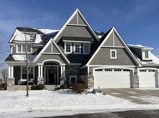 41 Rapp Farm Blvd, North Oaks, MN 55127