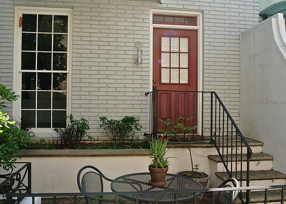 1st image of 811 Lovett Blvd APT 17