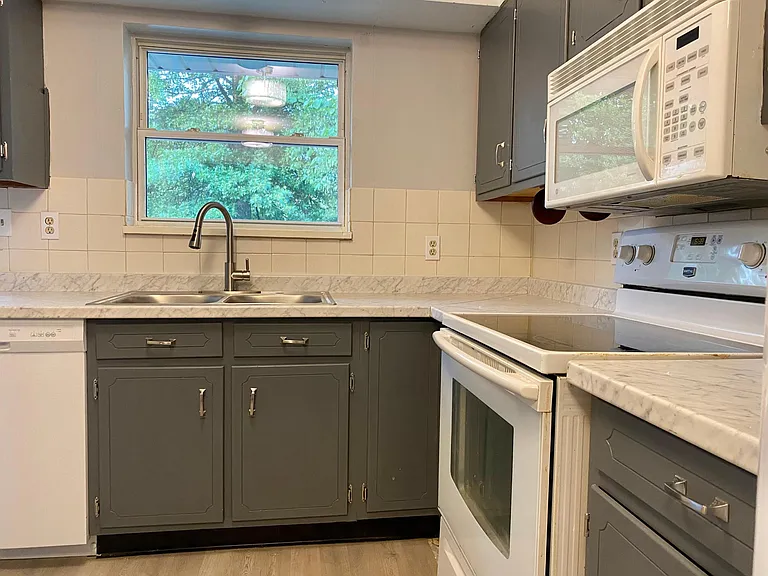 9313 Michael Edward Dr — Photo 10