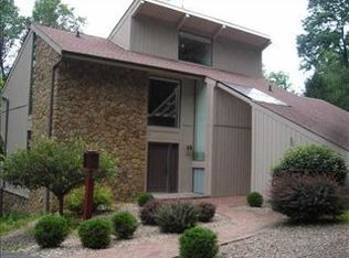 1647 S Wolfcreek Rd, Columbus, IN 47201