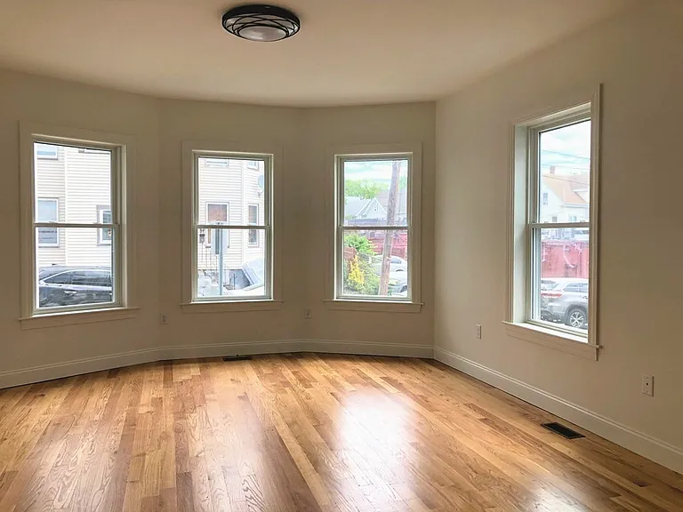 Living area (off kitchen)