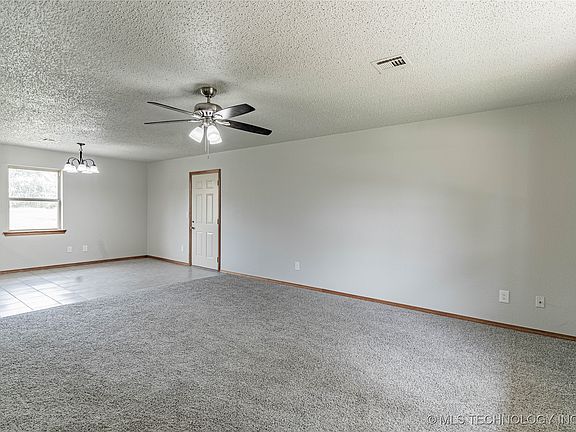 3rd image of 323 E Cloud St